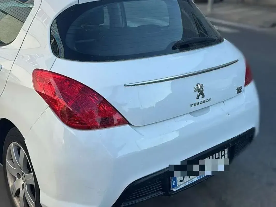 Usado Peugeot 308 Active 112 CV (82 kW) 2011 Blanco Berlina