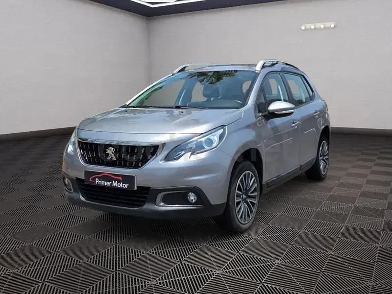 Usado Peugeot 2008 Style 82 CV (60 kW) 2018 Gris / plata SUV