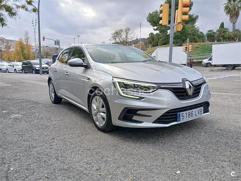 Usado Renault Mégane Intens 160 CV (117 kW) 2022 Gris / plata Berlina