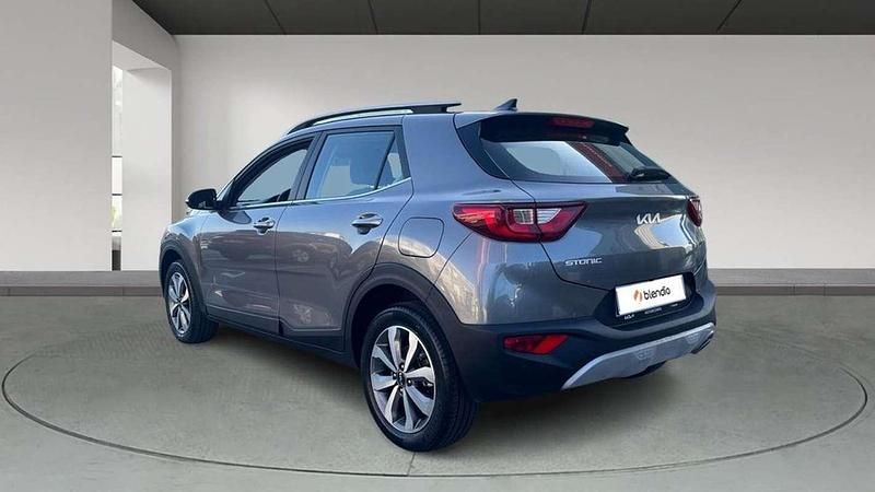 Usado Kia Stonic 84 HP (61 kW) 2023 Cinzento SUV