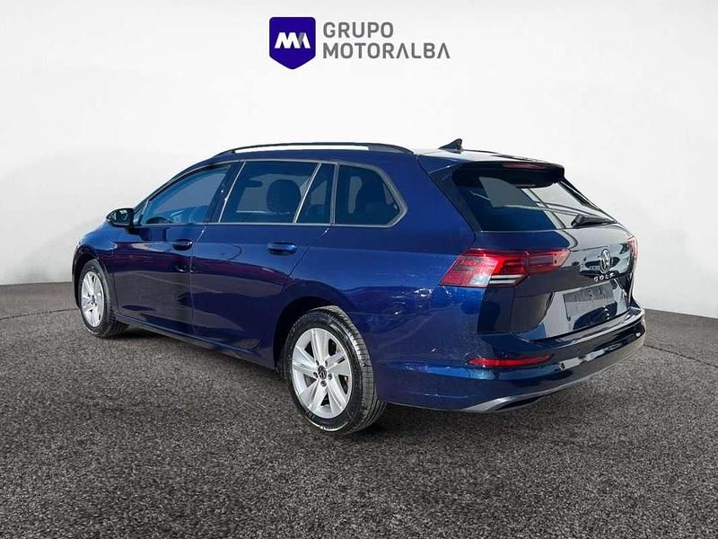 Usado VW Golf VIII Life 110 CV (80 kW) 2022 Azul Familiar