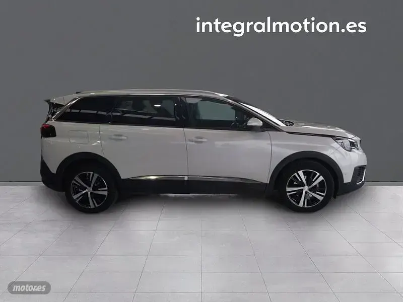 Usado Peugeot 5008 GT-line 130 CV (95 kW) 2019 Blanco SUV