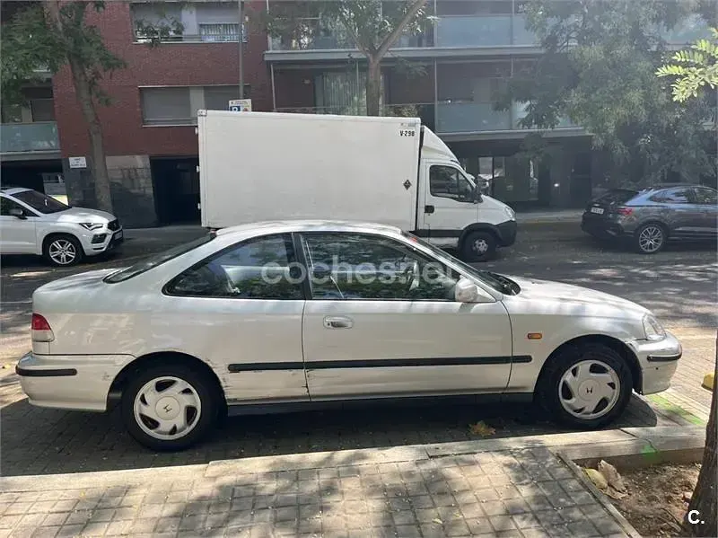 Usado Honda Civic SR 125 CV (91 kW) 2000 Gris / plata Coupe