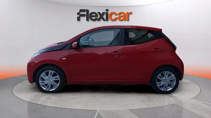 Usado Toyota Aygo X-play 72 CV (52 kW) 2018 Rojo Utilitario