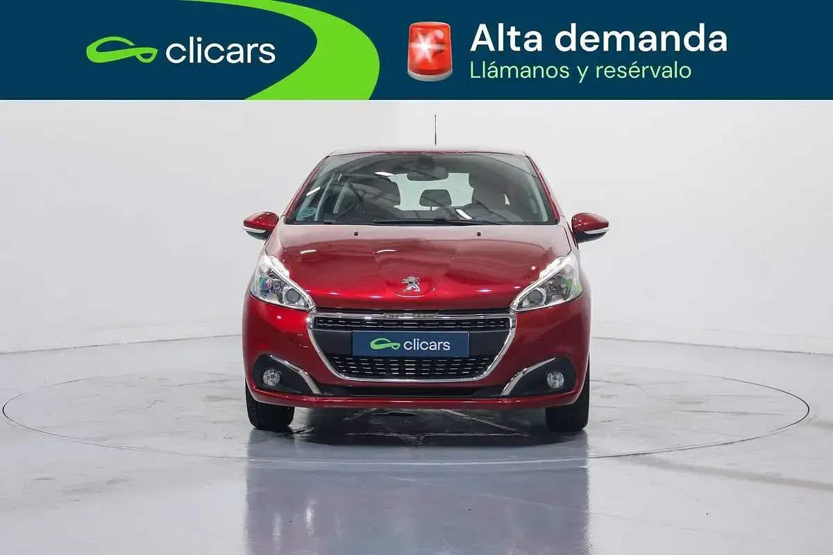 Usado Peugeot 208 Signature Sky 83 CV (61 kW) 2019 Rojo Utilitario