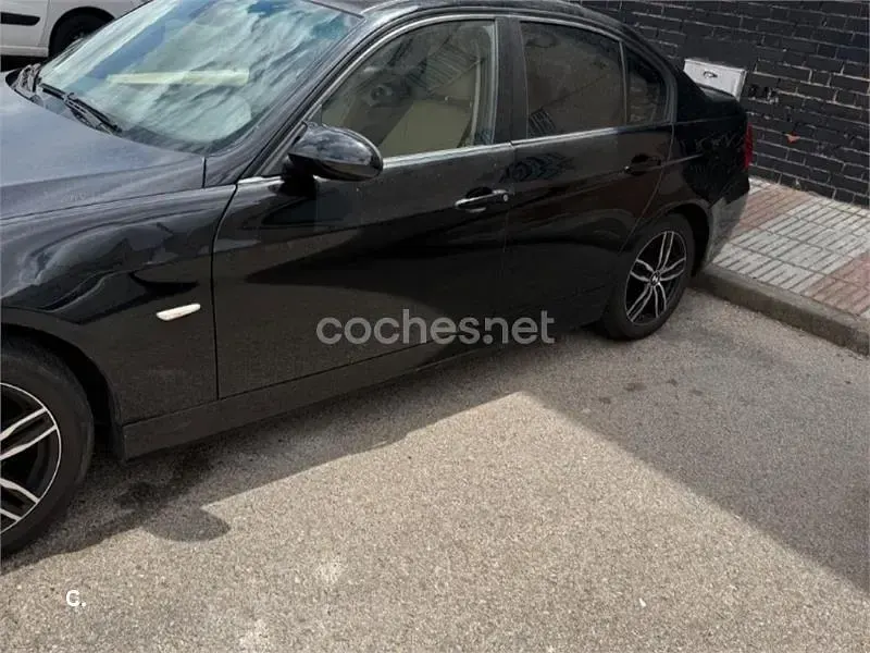 Usado BMW 318 122 CV (89 kW) 2007 Negro Berlina
