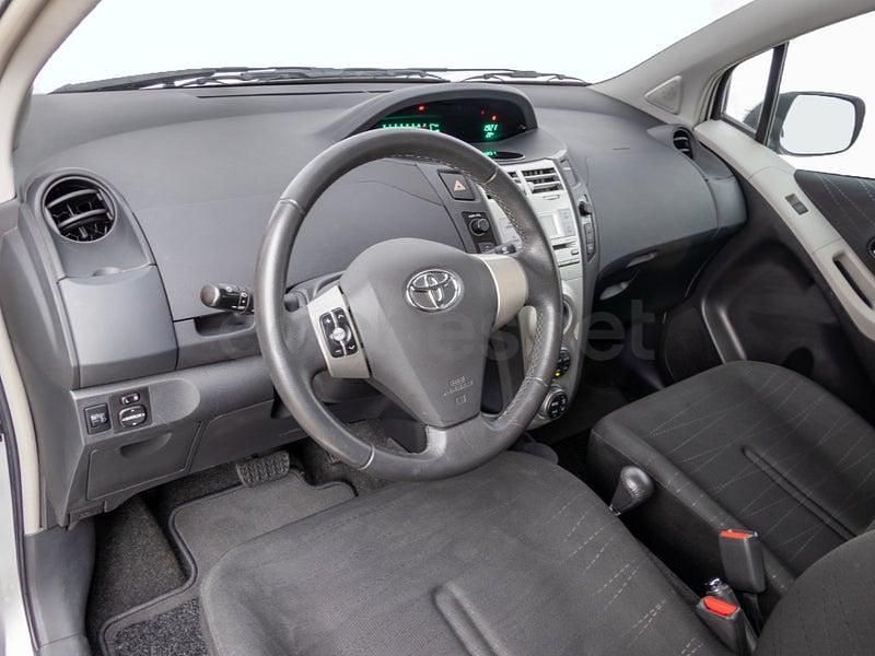 Używany Toyota Yaris Sol 87 KM (63 kW) 2007 Szary Hatchback