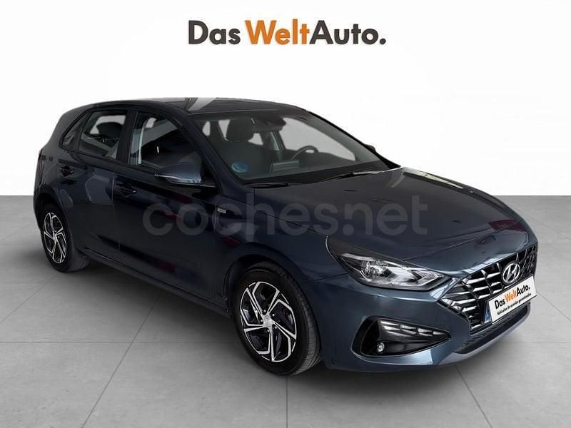 Usado Hyundai i30 120 CV (88 kW) 2022 Azul Berlina