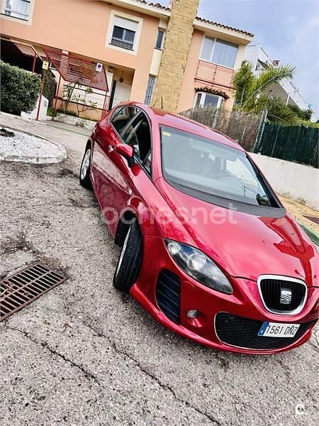 Usado Seat Leon Sport 140 CV (102 kW) 2005 Rojo Utilitario