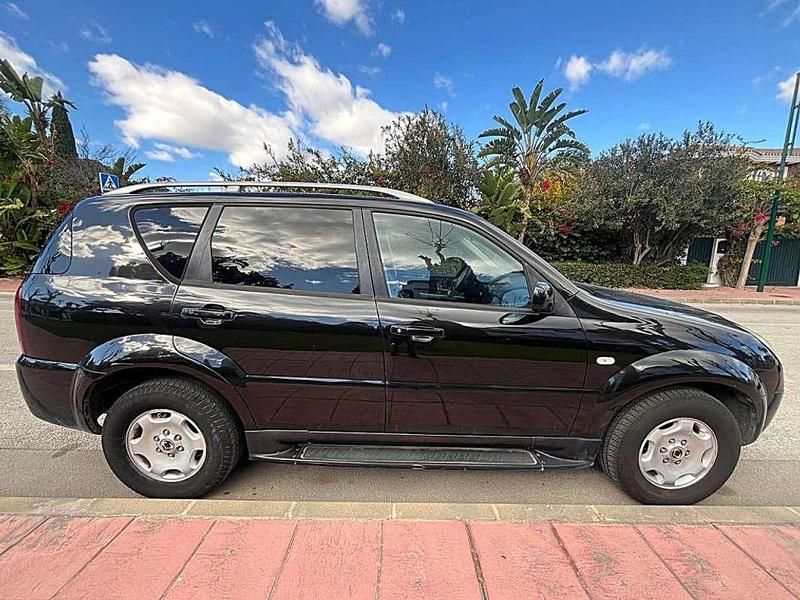 Usado Ssangyong (KGM) Rexton 165 CV (121 kW) 2006 Negro SUV