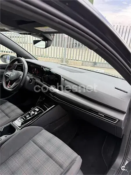 Usado VW Golf VIII GTI 245 CV (180 kW) 2024 Gris / plata Berlina