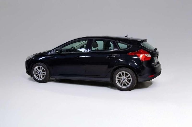 Usado Ford Focus Trend 125 CV (91 kW) 2012 Negro Berlina