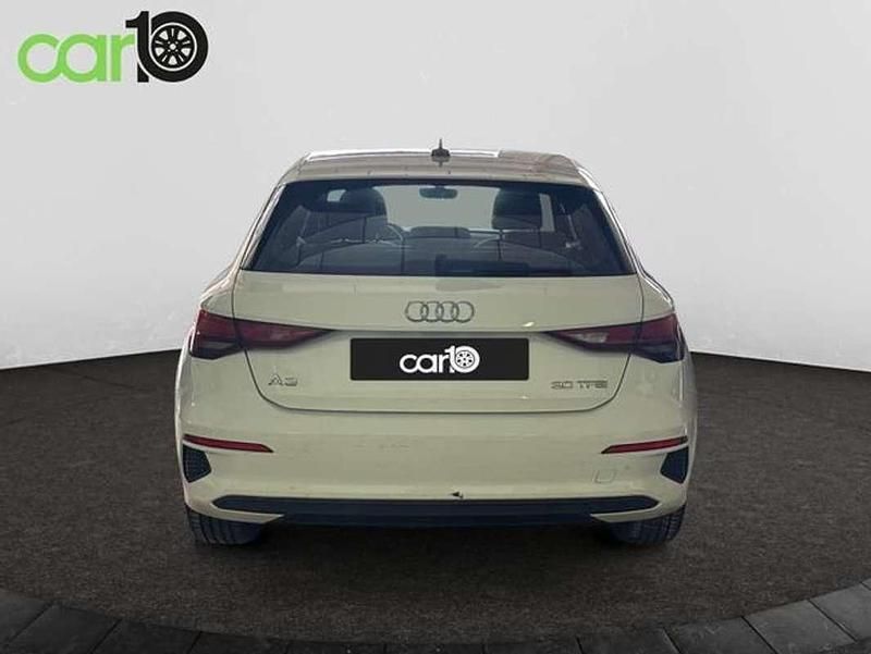 Usado Audi A3 Premium 110 CV (80 kW) 2021 Blanco Berlina