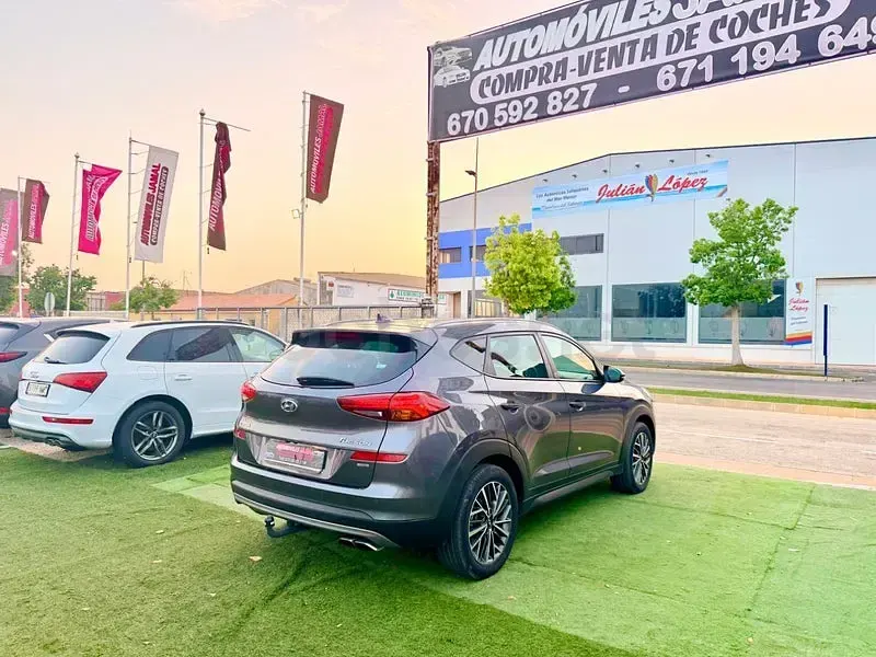 Usado Hyundai Tucson N Line 136 CV (100 kW) 2019 Gris / plata SUV