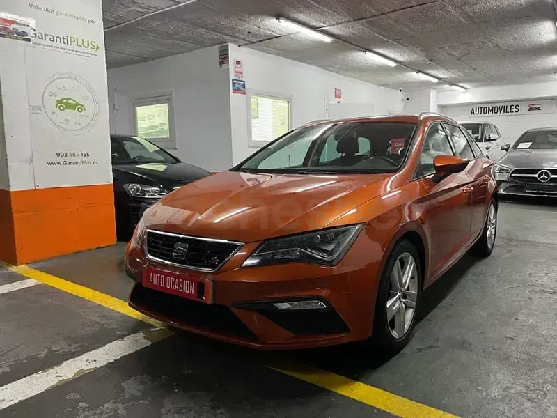 Usado Seat Leon FR 150 CV (110 kW) 2019 Naranja Familiar