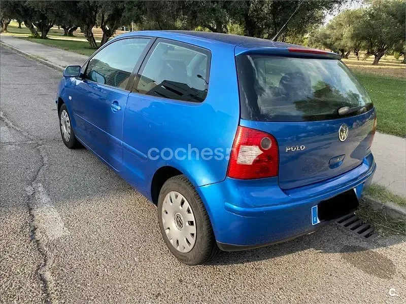 Usado VW Polo Advance 75 CV (55 kW) 2004 Azul Berlina