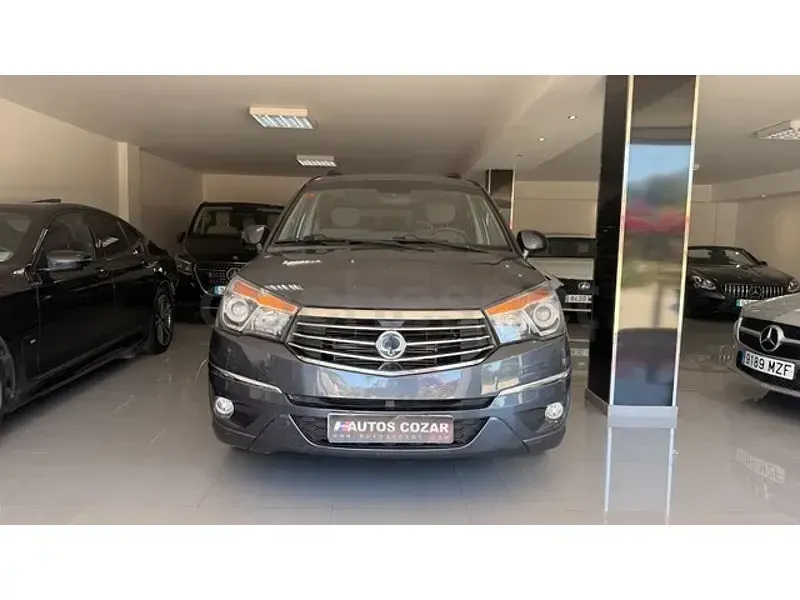 Usado SsangYong Rodius 178 CV (130 kW) 2016 Gris / plata Monovolumen
