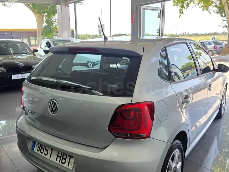 Usado VW Polo Advance 70 CV (51 kW) 2011 Gris / plata Utilitario