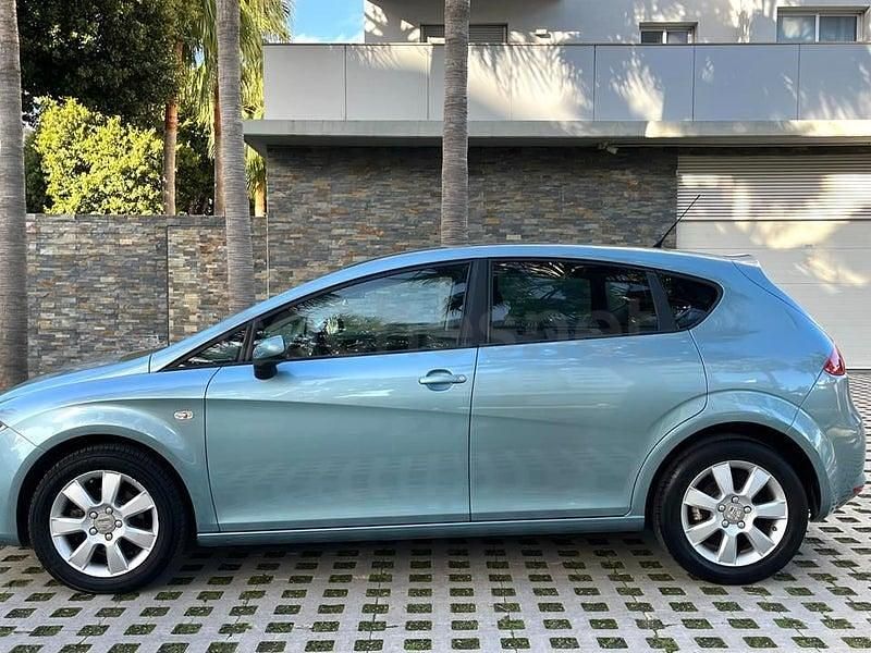 Usado Seat Leon Ecomotive 105 CV (77 kW) 2008 Azul Utilitario