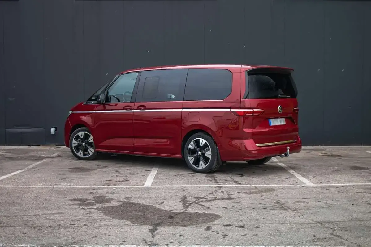 Usado VW T7 Style 150 CV (110 kW) 2025 Rojo Van