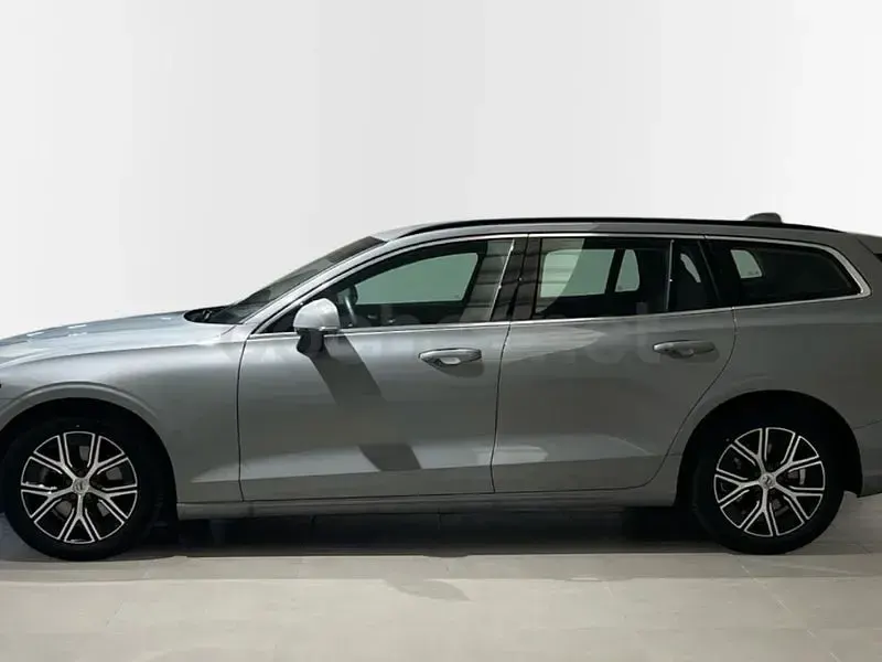 Usado Volvo V60 Core 197 CV (144 kW) 2025 Gris / plata Familiar