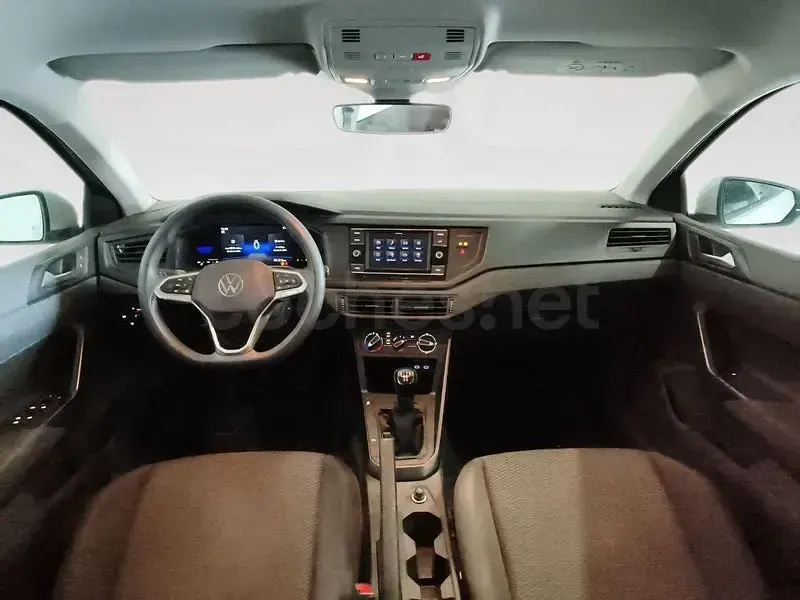 Usado VW Polo 95 CV (69 kW) 2023 Gris / plata Utilitario