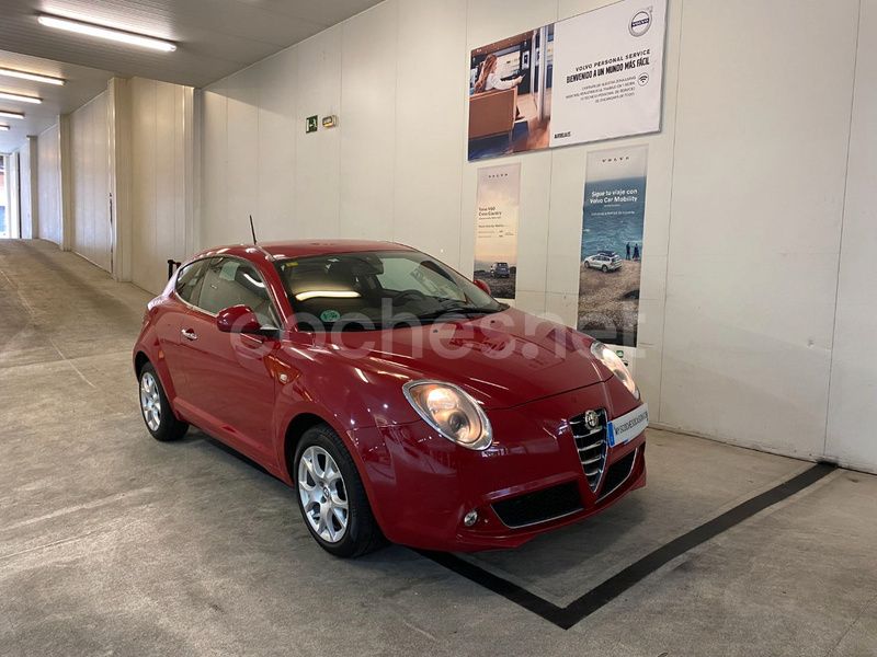Rojo Usado 2015 Alfa Romeo MiTo Distinctive Utilitario | 8999 € - Imagen 1/4