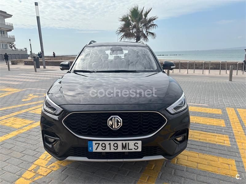 Usado MG ZS Luxury 111 CV (81 kW) 2023 Negro SUV