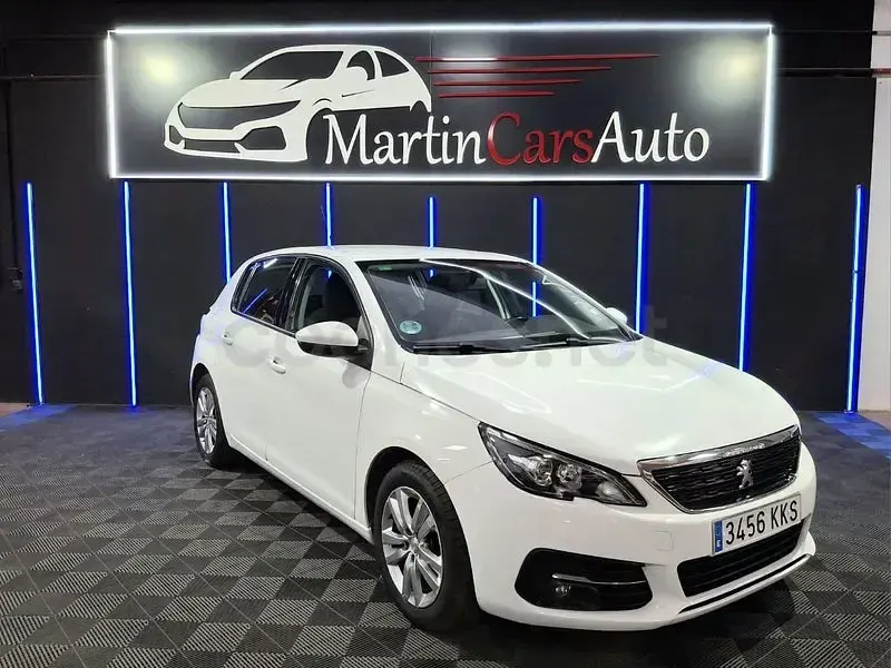 Usado Peugeot 308 Active 131 CV (96 kW) 2018 Blanco Berlina