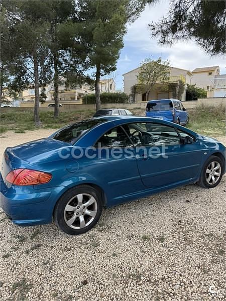 Usado Peugeot 307 CC 110 CV (80 kW) 2006 Azul Descapotable