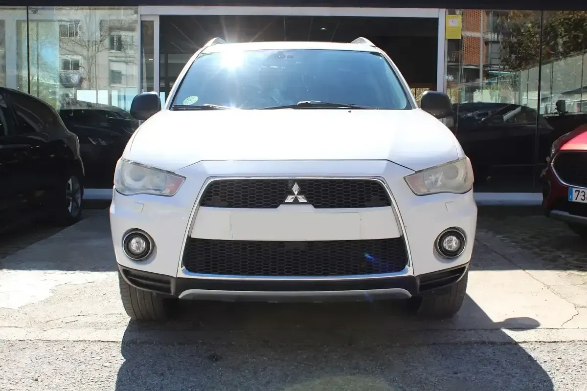 Usado Mitsubishi Outlander Motion 156 CV (114 kW) 2010 Blanco SUV