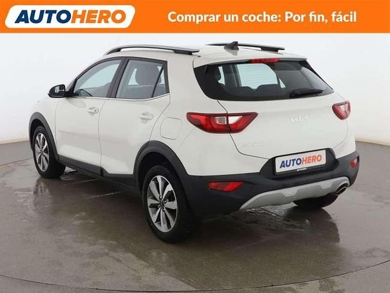 Usado Kia Stonic 84 CV (61 kW) 2023 Blanco SUV