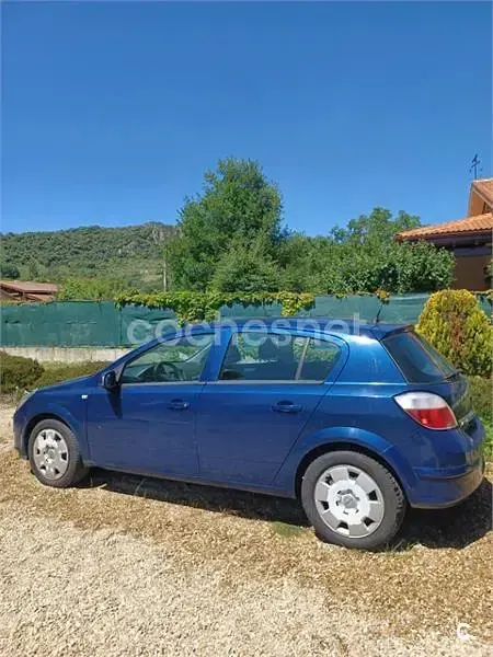 Usado Opel Astra Cosmo 100 CV (73 kW) 2005 Azul Berlina