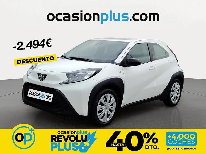 Usado Toyota Aygo X Play 72 CV (52 kW) 2023 Blanco SUV