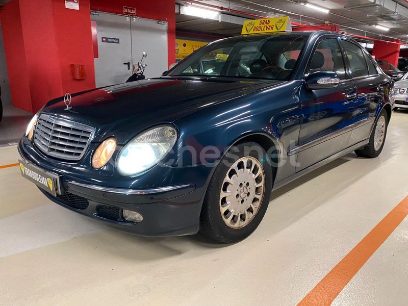 Usado Mercedes E320 Elegance 204 CV (150 kW) 2003 Azul Berlina