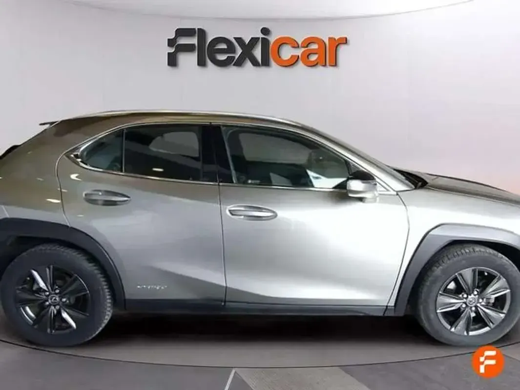Usado Lexus UX 250h Business Edition 184 CV (135 kW) 2019 Beige SUV