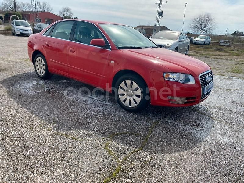 Usado Audi A4 140 CV (102 kW) 2005 Rojo Berlina