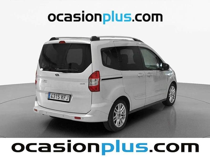 Usado Ford Tourneo Courier Titanium 102 CV (75 kW) 2017 Plateado Monovolumen