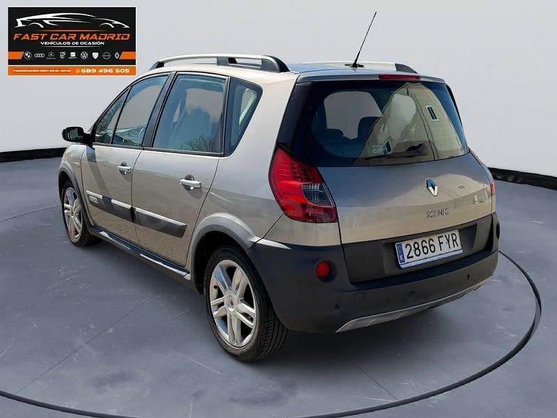 Usado Renault Scénic II Dynamique 130 CV (95 kW) 2008 Gris / plata Monovolumen