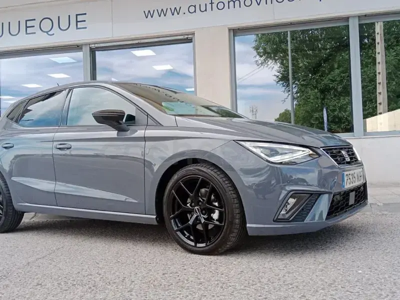 Usado Seat Ibiza FR 115 CV (84 kW) 2025 Gris / plata Utilitario