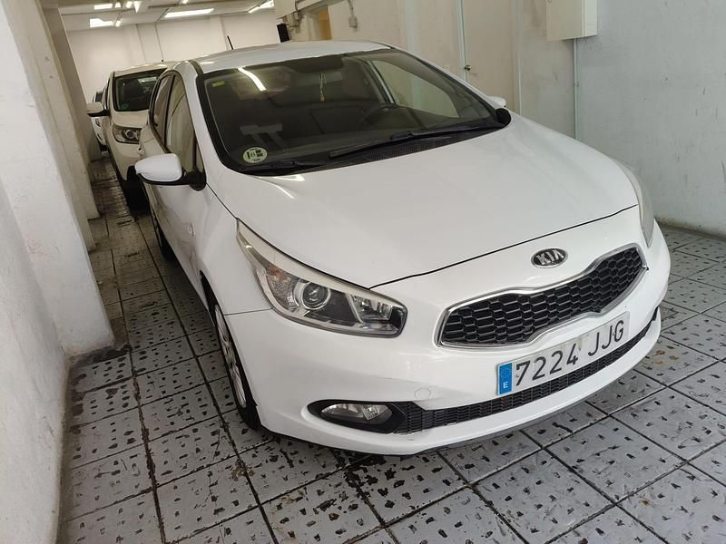 Usado Kia Ceed GT 90 CV (66 kW) 2025 Blanco