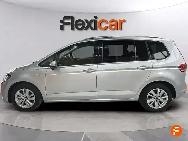 Usado VW Touran Advance 122 CV (89 kW) 2023 Gris Monovolumen