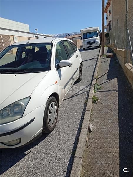 Usado Ford Focus Trend 115 CV (84 kW) 2002 Blanco Berlina