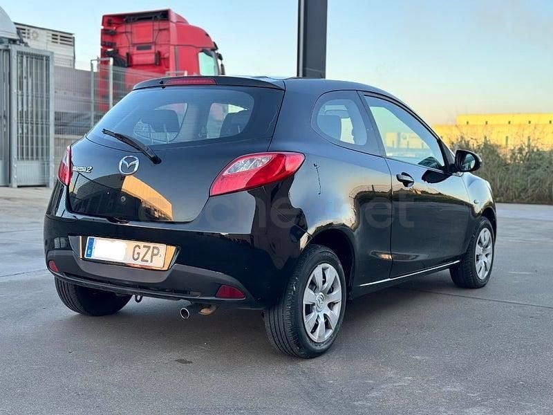 Usado Mazda 2 Active 86 CV (63 kW) 2010 Negro Utilitario