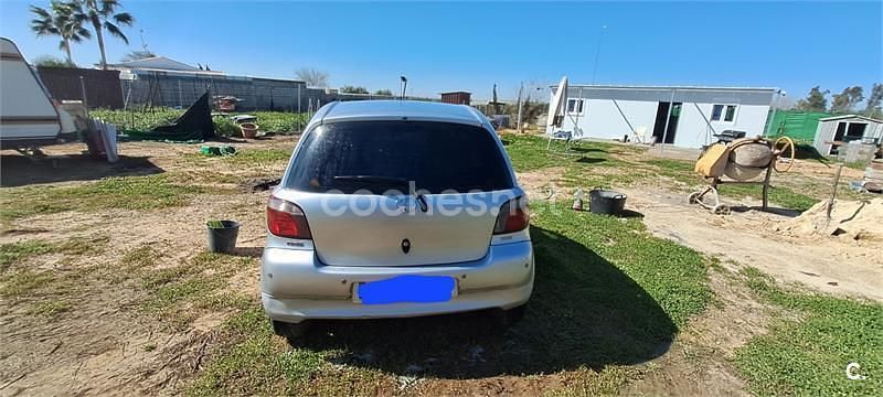 Usado Toyota Yaris 68 CV (50 kW) 2003 Gris / plata Berlina