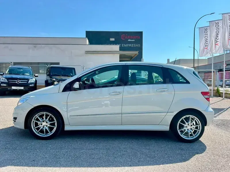 Usado Mercedes B200 140 CV (102 kW) 2010 Blanco Monovolumen