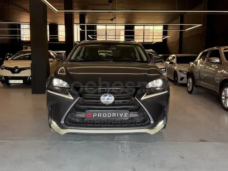 Usado Lexus NX300h Business Edition 197 CV (144 kW) 2017 Gris / plata SUV