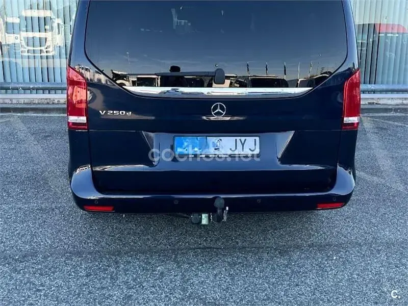 Usado Mercedes E250 Avantgarde 204 CV (150 kW) 2017 Azul Monovolumen