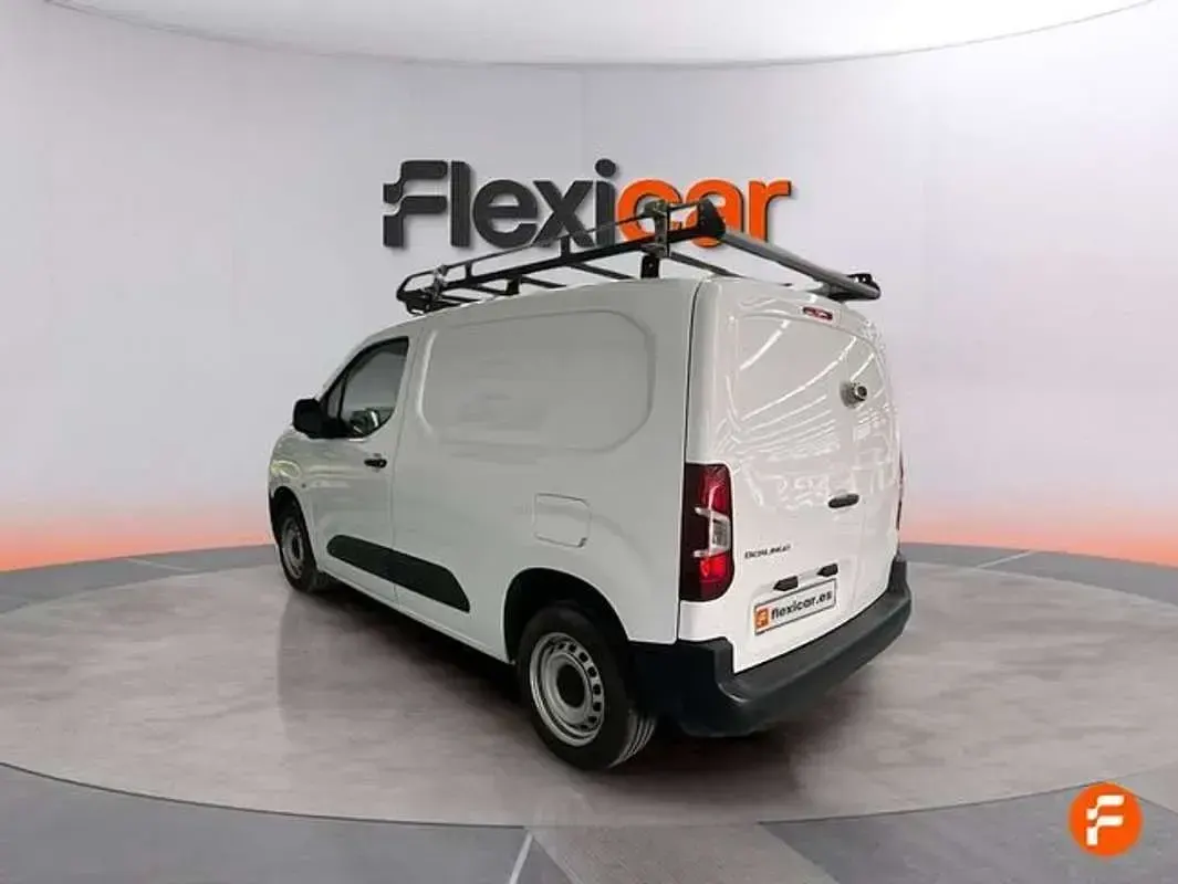 Usado Citroën Berlingo 102 CV (75 kW) 2023 Blanco Monovolumen