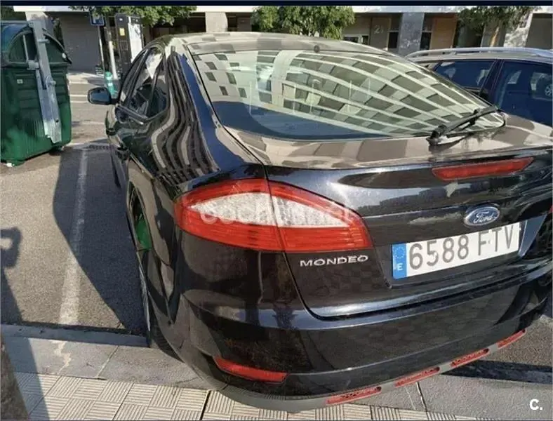 Usado Ford Mondeo Ghia 140 CV (102 kW) 2007 Negro Berlina